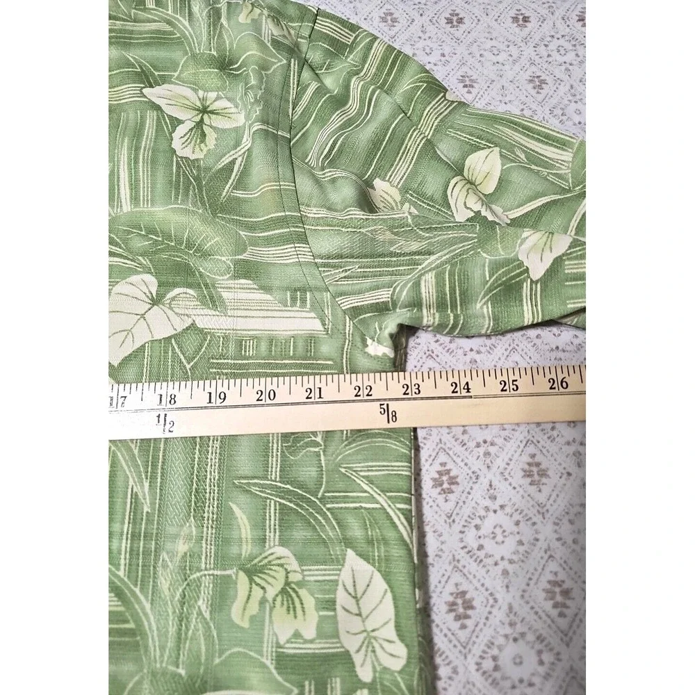 Tommy Bahama Hawaiian Short Sleeve Shirt Floral 100% Silk Men's Size M Aloha